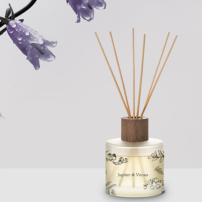 M&Scent อาจจะเหมือนกับแก้วสีเหลืองอำพันไม่มีไฟ LED วัดปริมาณของดอกไม้ได้