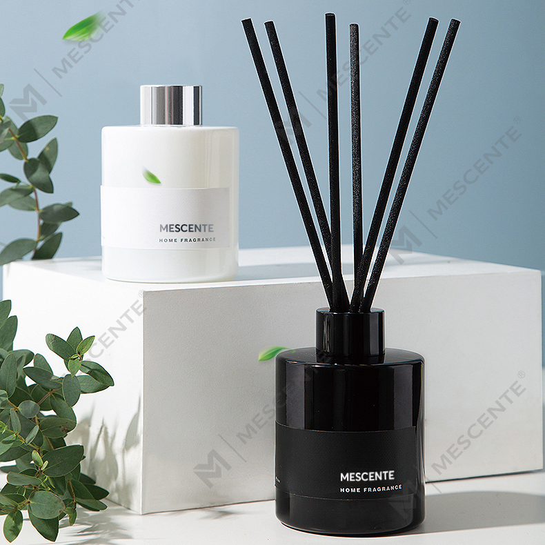M&Scent ขายส่งฉลากส่วนตัวหรูหราดอกไม้ตกแต่งแท่งกระจายกกไฟเบอร์พร้อมจุก