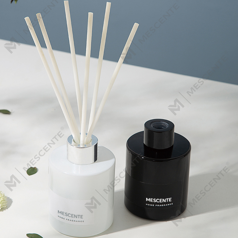 M&Scent ขายส่งฉลากส่วนตัวหรูหราดอกไม้ตกแต่งแท่งกระจายกกไฟเบอร์พร้อมจุก