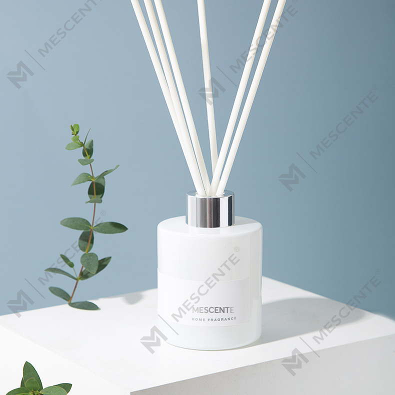 M&Scent ขายส่งฉลากส่วนตัวหรูหราดอกไม้ตกแต่งแท่งกระจายกกไฟเบอร์พร้อมจุก