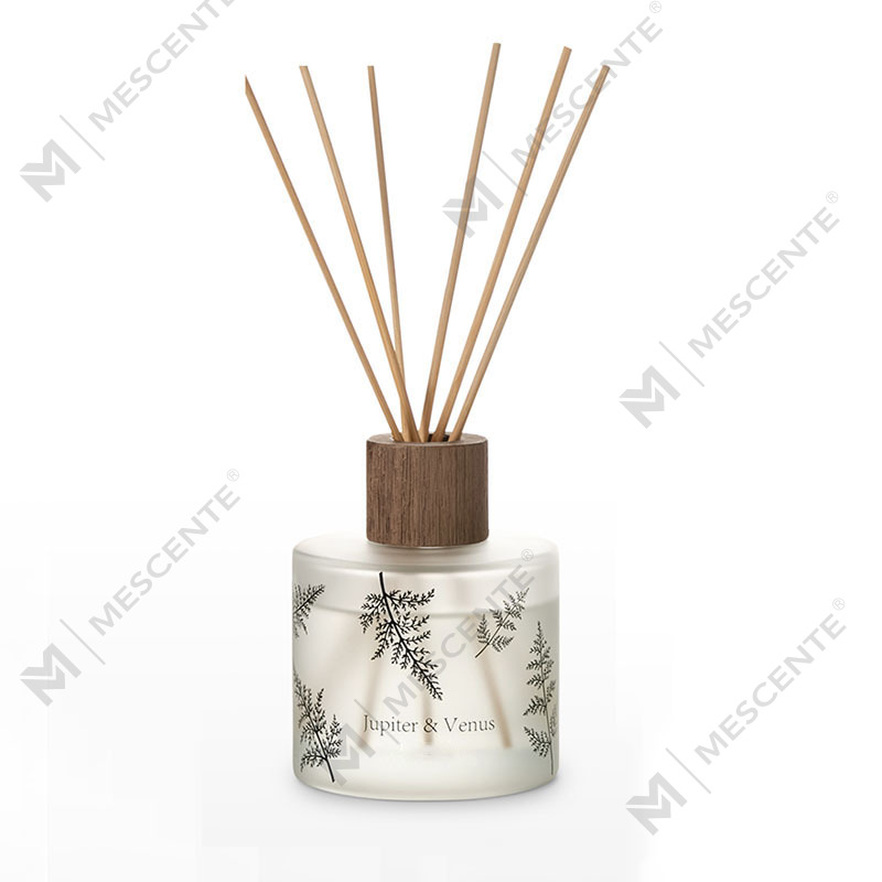 M&Scent ขายส่งหรูหราตกแต่งที่กำหนดเองแก้วสีเหลืองอำพันไม่มีไฟที่ไม่ซ้ำกันโปร่งใสดอกไม้กลิ่นหอมกกกระจาย