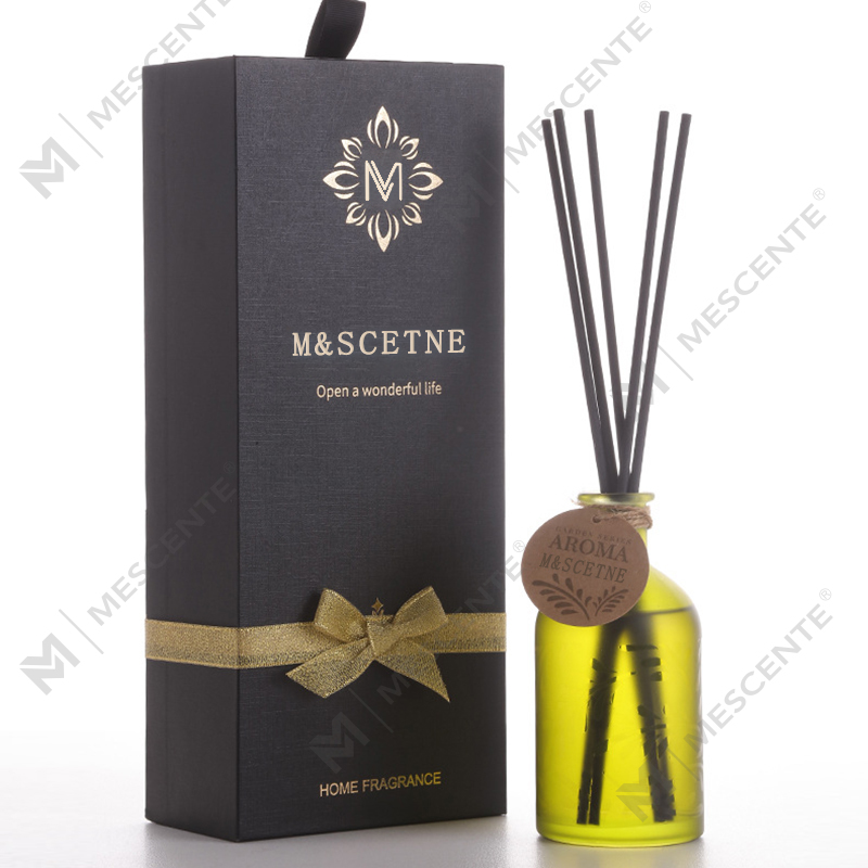 M&Scent ขวดแก้วฉลากส่วนตัวแบบกำหนดเองหรูหราดอกไม้ขวดกระจายกกของเหลวพร้อมกล่องของขวัญ