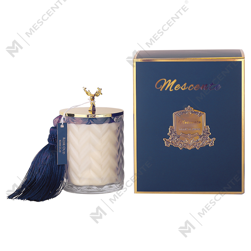 M&Scent ขายส่งคอนเทนเนอร์ฉลากส่วนตัวแบบกำหนดเองอโรมาเธอราพีกลิ่นหอมอโรมาเทียนถั่วเหลืองพร้อมคริสตัล