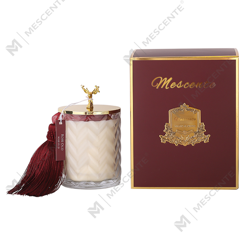 M&Scent ขายส่งคอนเทนเนอร์ฉลากส่วนตัวแบบกำหนดเองอโรมาเธอราพีกลิ่นหอมอโรมาเทียนถั่วเหลืองพร้อมคริสตัล