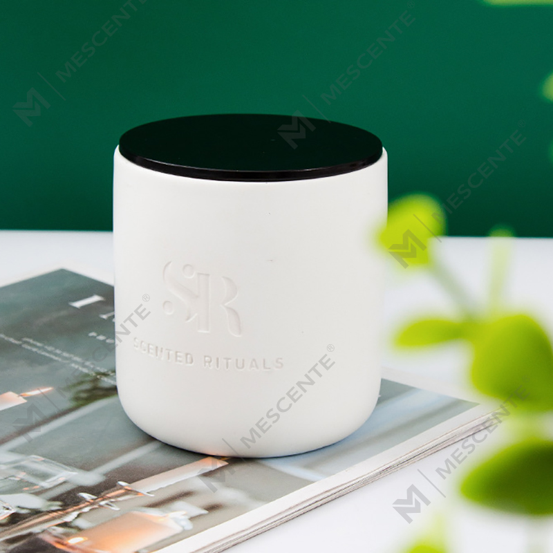 M&S กลิ่นโลโก้ที่กำหนดเองขวดเซรามิกราคาถูกพร้อมเทียนฝาไม้, เทียนขี้ผึ้งมะพร้าวหรูหรา